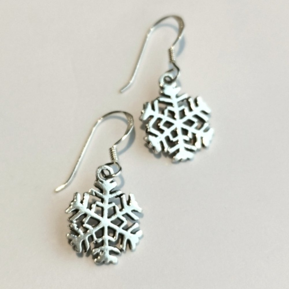 𝅺new, sterling silver dangle snowflake earrings Jewellery